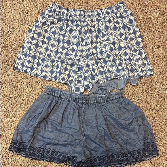 GAP Women's Shorts Lot of 2 Blue White Patterned Elastic Waist Casual - Picture 1 of 4